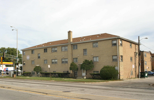 2420 W Roosevelt Rd in Broadview, IL - Foto de edificio - Building Photo