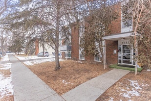 10520 69 Av NW in Edmonton, AB - Building Photo