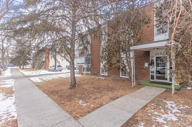 10520 69 Av NW in Edmonton, AB - Building Photo - Primary Photo