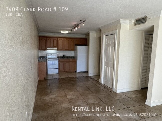 3409 Clark Rd in Sarasota, FL - Building Photo - Building Photo