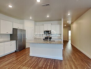 1768 N Montgomery Way in Meridian, ID - Foto de edificio - Building Photo