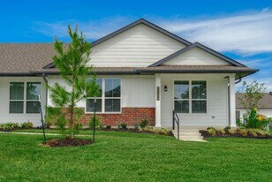 2045 Vintage Farms Wy in Brenham, TX - Building Photo