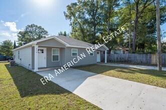 1530 E 1st Ave in Crestview, FL - Building Photo - Building Photo