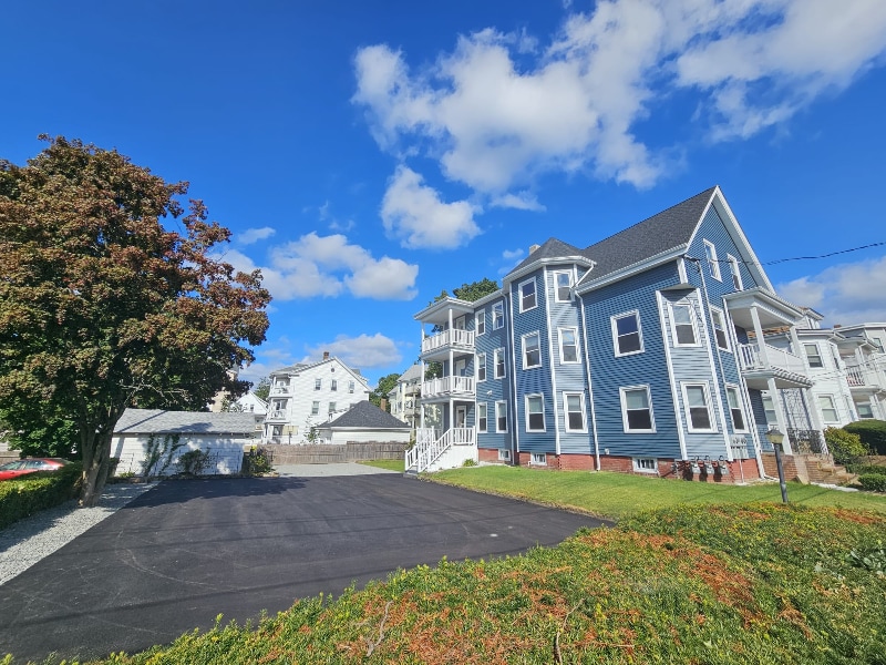 70 Weston St in Brockton, MA - Foto de edificio