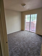 16902 SE Division St in Portland, OR - Foto de edificio - Building Photo