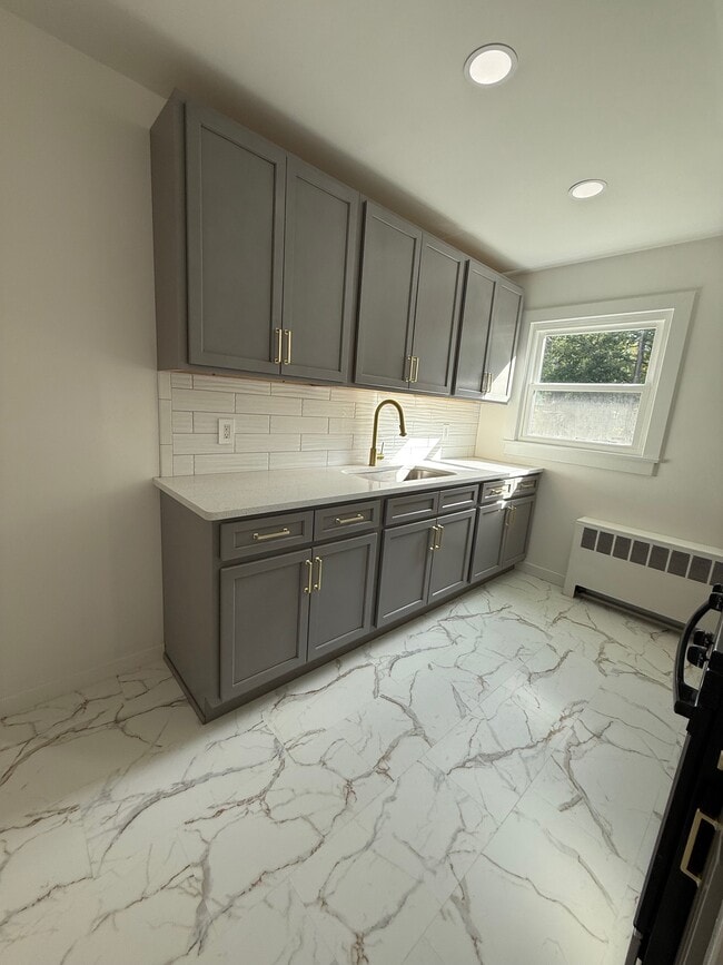 5 Park St, Unit 5 R side in Wanaque, NJ - Building Photo - Building Photo
