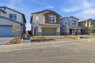 522 Red Lovebird Ave in Henderson, NV - Building Photo - Building Photo