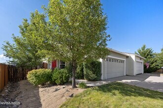 8733 Sunset Breeze Dr in Reno, NV - Building Photo - Building Photo