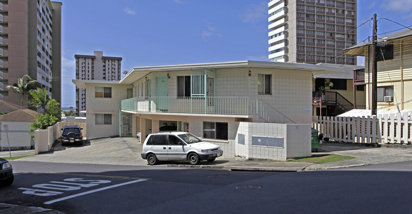 Victoria Apartments in Honolulu, HI - Building Photo