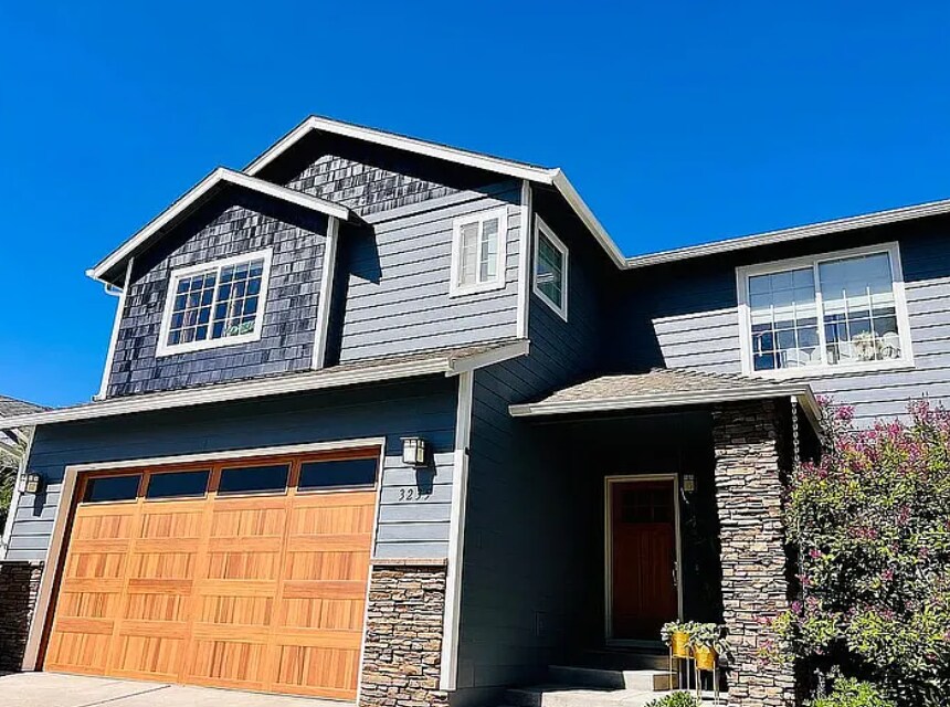 3235 NE Spring Creek Pl in Bend, OR - Building Photo