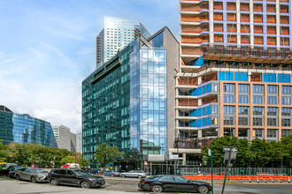 5 Court Sq in Long Island City, NY - Building Photo - Building Photo