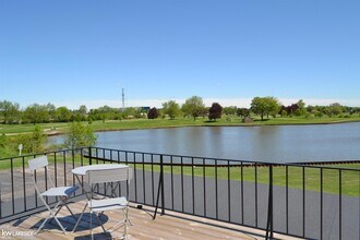 101 Country Club Dr, Unit 84 in St. Clair Shores, MI - Building Photo - Building Photo