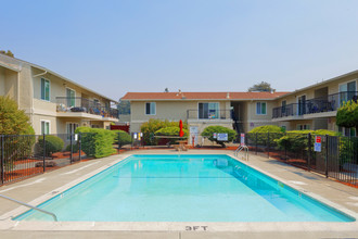 Courtyard Villa Apartments in El Sobrante, CA - Building Photo - Building Photo