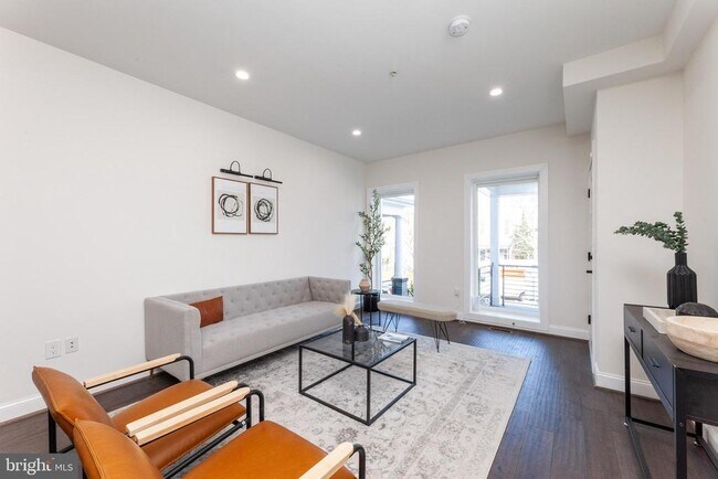 734 Kenyon St NW in Washington, DC - Building Photo - Building Photo