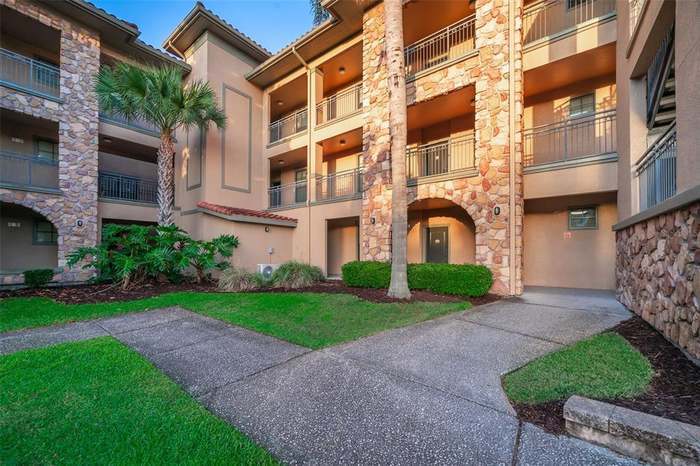 907 Charo Pkwy in Davenport, FL - Building Photo