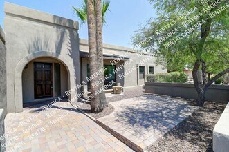 10626 N 41st St in Phoenix, AZ - Foto de edificio - Building Photo