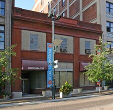 Garment Row Lofts in St. Louis, MO - Foto de edificio - Building Photo