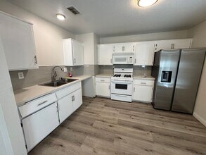 22241 Mohican Ave in Apple Valley, CA - Building Photo - Building Photo