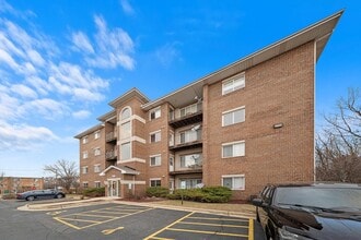 941 N Swift Rd in Addison, IL - Building Photo - Building Photo