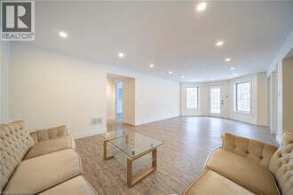 20 Casson Ln in Brantford, ON - Building Photo - Building Photo