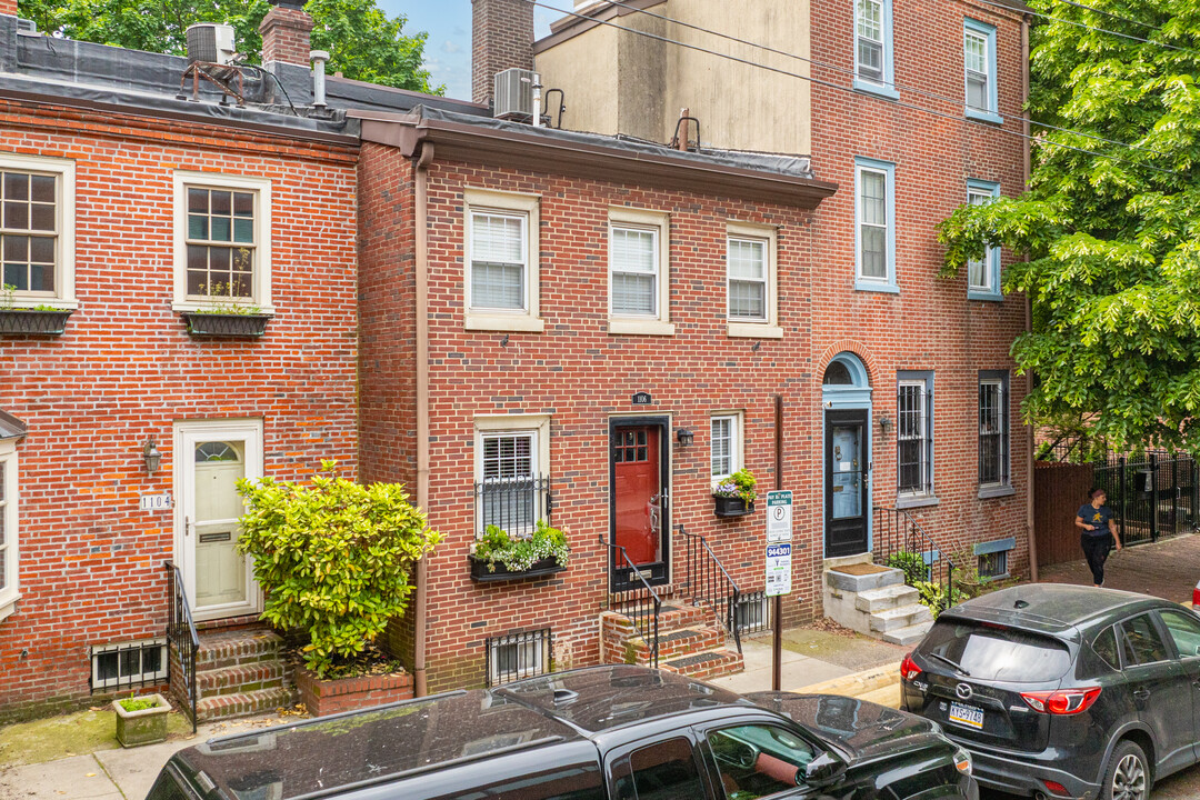 1106 Lombard St in Philadelphia, PA - Building Photo