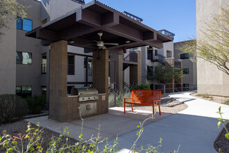 The Place at Riverwalk in Tucson, AZ - Foto de edificio - Building Photo