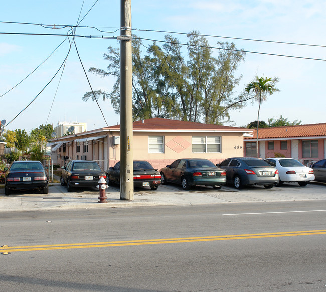 659 E 21st St in Hialeah, FL - Building Photo - Building Photo