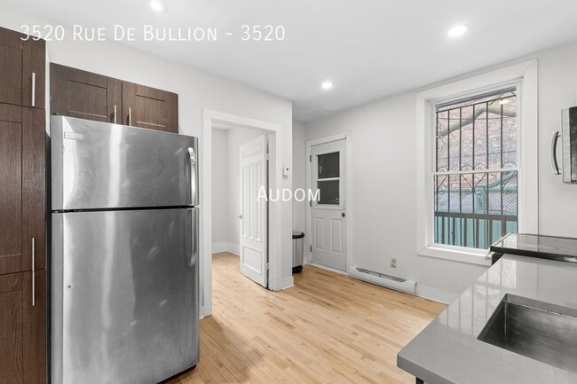 3520 Rue De Bullion in Montréal, QC - Building Photo - Building Photo