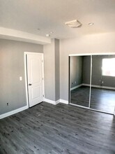 410 Sloat St in Los Angeles, CA - Building Photo - Building Photo