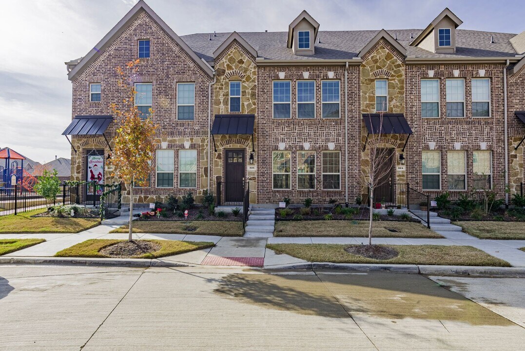 326 Shasta Dr in Lewisville, TX - Building Photo