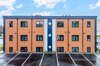 1991 Union Plaza in Bay Shore, NY - Foto de edificio - Building Photo