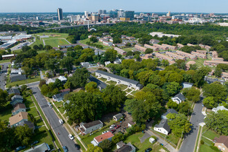 Redd Fox Apartments in Richmond, VA - Building Photo - Building Photo