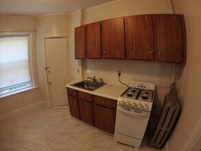 36 High St, Unit 5 in Brookline, MA - Building Photo - Building Photo