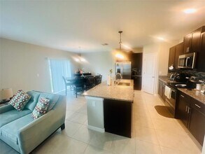 2170 Shining Azul Wy in Lutz, FL - Foto de edificio - Building Photo