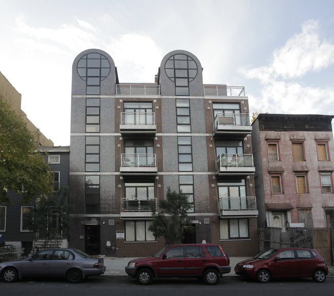 80-82 Adelphi St in Brooklyn, NY - Foto de edificio - Building Photo