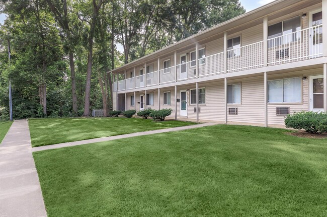 Brighton Place Apartments in Stow, OH - Foto de edificio - Building Photo