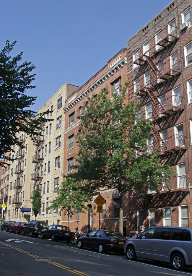 256 Seaman Ave in New York, NY - Foto de edificio - Building Photo