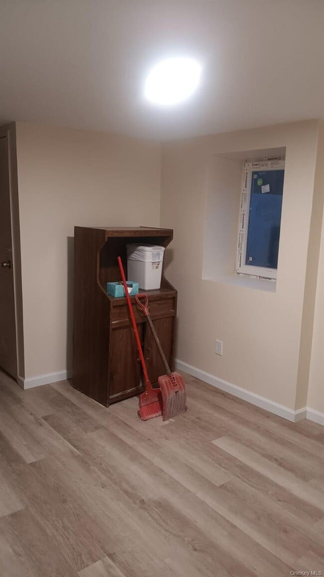 1600 Brightshore Blvd in Bay Shore, NY - Building Photo - Building Photo