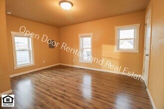 110 S Walsh St in Garrett, IN - Foto de edificio - Building Photo