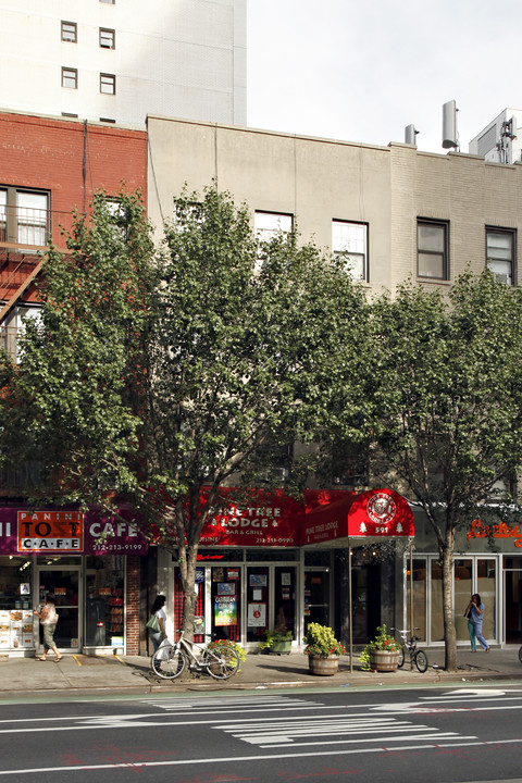 591 First Ave in New York, NY - Foto de edificio