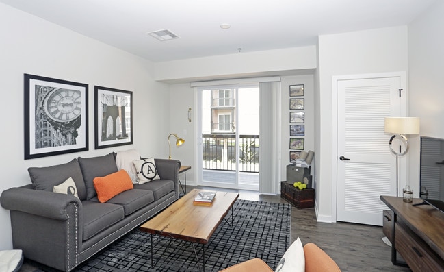 The Winston at Lyndhurst in Lyndhurst, NJ - Foto de edificio - Interior Photo