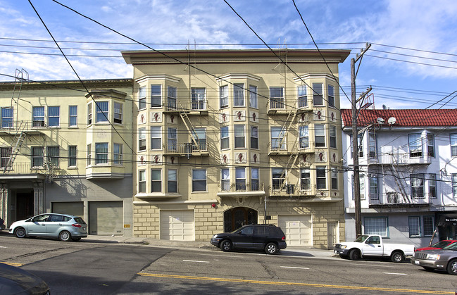 140 Duboce in San Francisco, CA - Building Photo - Building Photo