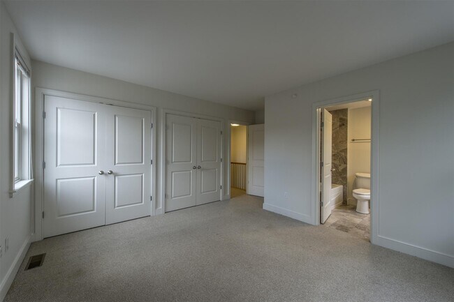 42 2nd St, Unit 1 in Cambridge, MA - Foto de edificio - Building Photo