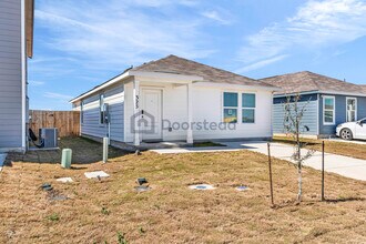 325 Alligator Crk in Seguin, TX - Building Photo - Building Photo