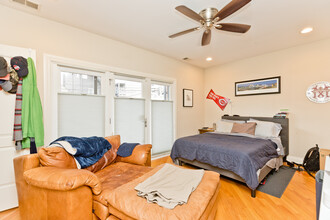 2414 W Moffat St, Unit 1 in Chicago, IL - Building Photo - Building Photo