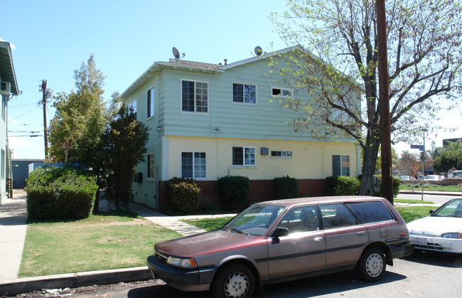 7302 Vista Del Monte Ave in Van Nuys, CA - Building Photo - Building Photo