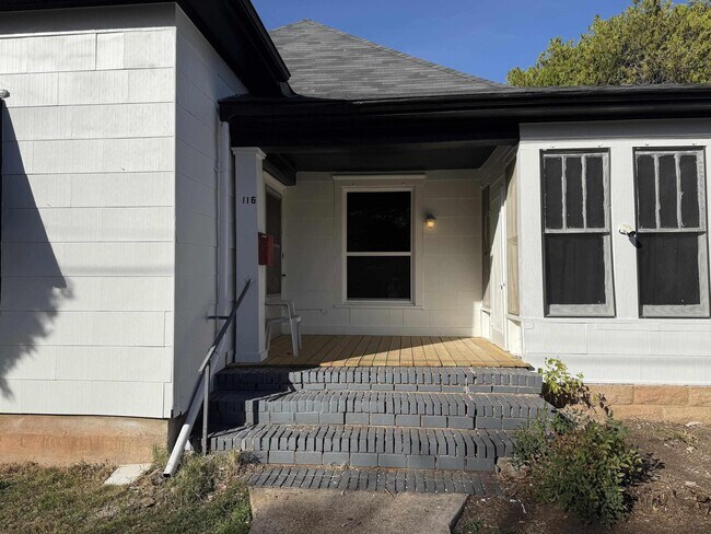 116 W North St in Henrietta, TX - Building Photo - Building Photo