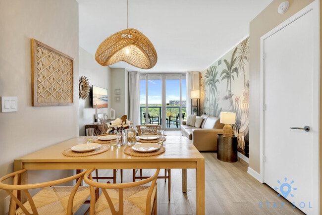 2602 E Hallandale Beach Blvd in Hallandale Beach, FL - Building Photo - Building Photo