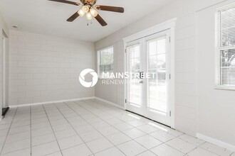 1660 Thoreau St in Titusville, FL - Foto de edificio - Building Photo
