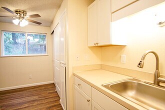 3944 SW Multnomah Blvd in Portland, OR - Building Photo - Building Photo